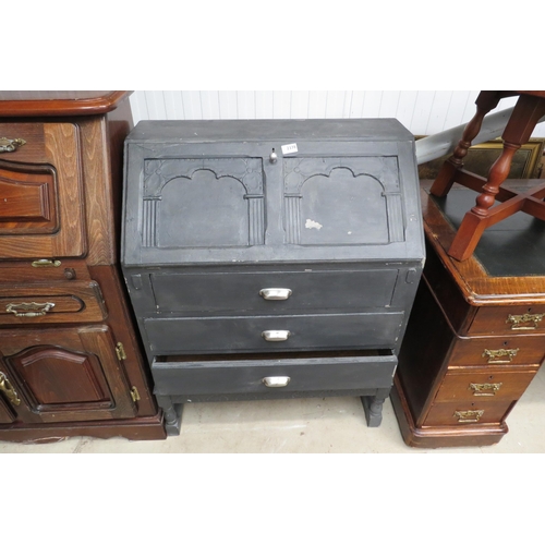 2378 - A painted oak bureau               (D)