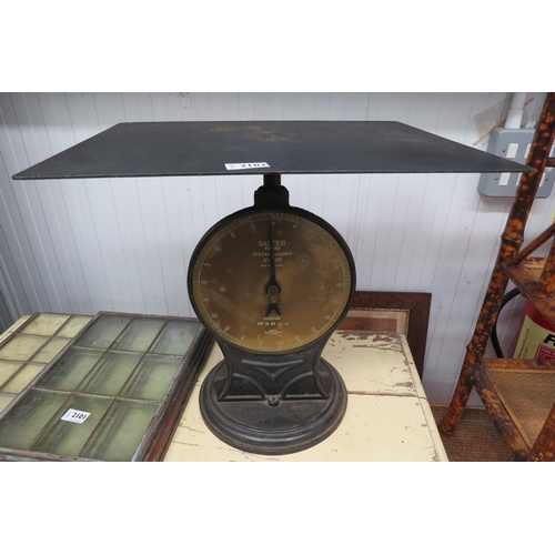 2102 - A set of vintage iron and brass faced Salter trade scales