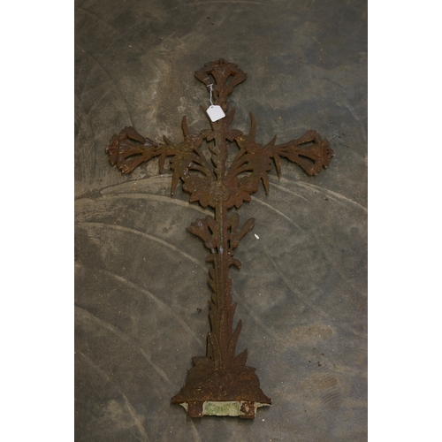 2012 - A French cast iron floral cross