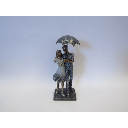 1524 - A Shudehill Scottish sculpture of a romantic couple under an umbrella, 28cm tall