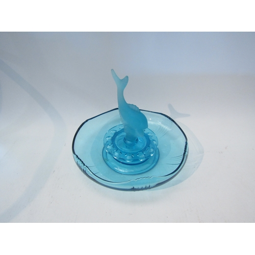 1562 - A 1940's turquoise glass centrepiece with frosted fish