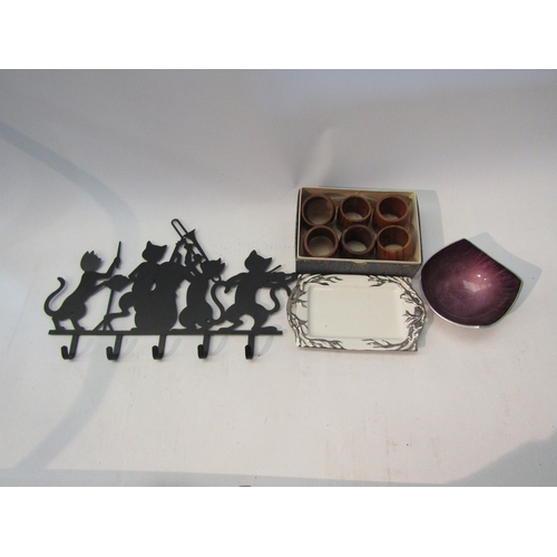 1568 - A metal coat hook as a cat band, set of treen napkin rings and two metal trinket trays    (R)  £10