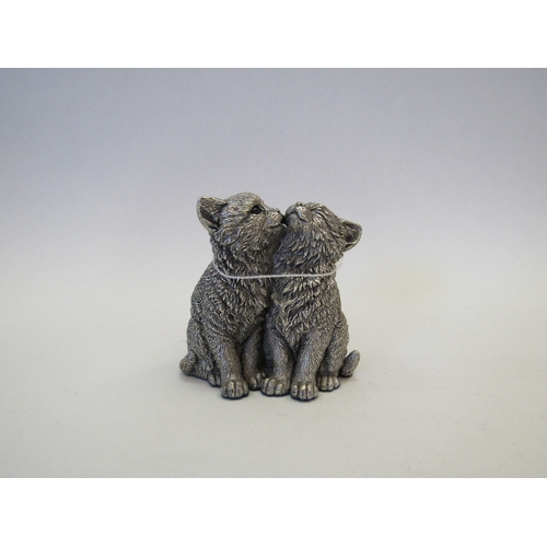 1426 - A silver filled figure of a pair of cats, 7cm tall   (R) £20