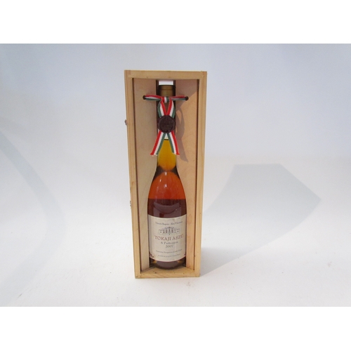 8106 - Tokaji Aszu 6 Puttonyos 2007, 500ml in pine case