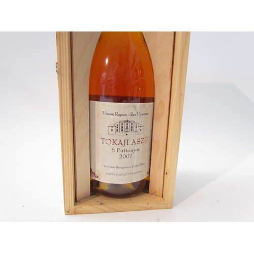 8106 - Tokaji Aszu 6 Puttonyos 2007, 500ml in pine case