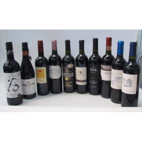 8129 - Ten bottles of various red wines, 2009 Le Grand Chai, Margaux, 2012 Barbera D'Asti, 2012 Marques de ... 