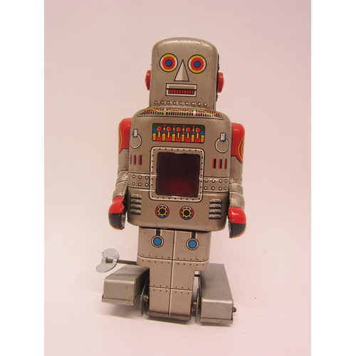 9077 - An SY Toys (Yoneya), Japan, tinplate clockwork robot with spark action, 16.5cm tall