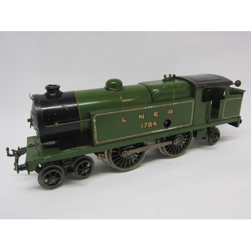 9514 - A Hornby 0 gauge clockwork LNER  4-4-2 tank locomotive, finished in LNER green and numbered '1784' t... 