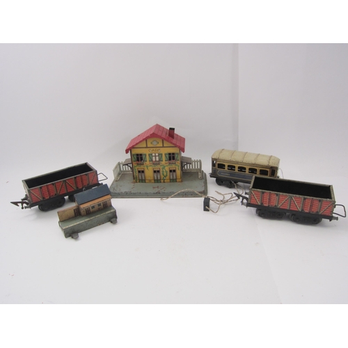 9519 - A JEP (Jouet En Paris), France, 0 gauge tinplate ticket office, Pullman coach and two open wagons, a... 