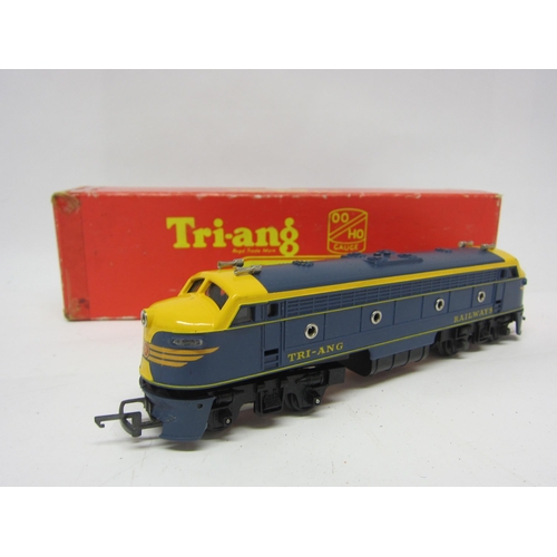 9520 - A boxed Triang R159 00 gauge double ended diesel locomotive in blue and yellow Tri-ang Railways live... 