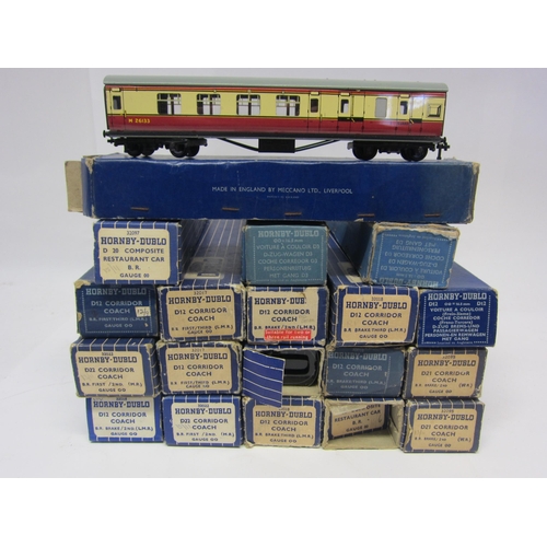 9497 - Nineteen Hornby Dublo 00 gauge corridor coaches in original blue and blue striped boxes including D1... 