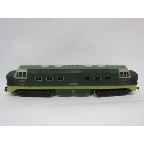 9528 - A boxed Hornby Dublo 00 gauge 3234 BR two tone green D9001 'St Paddy' Deltic Diesel-Electric Locomot... 