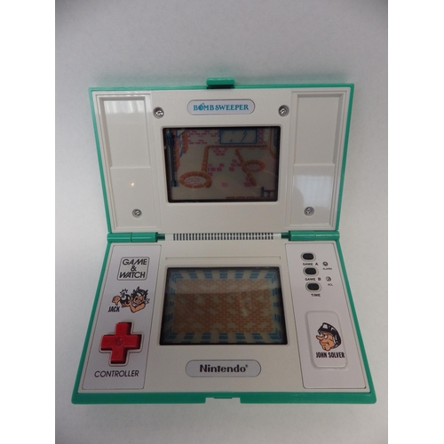 9002 - Nintendo Game & Watch Multi Screen Bomb Sweeper handheld electronic game (BD-62) in original box, Nu... 