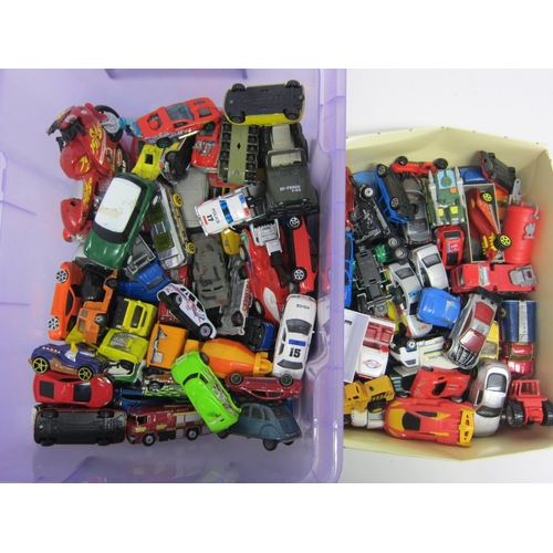 9228 - A collection of loose diecast and plastic vehicles including Mattel Hot Wheels etc.