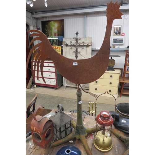 3288 - A steel cockerel form weather vane top