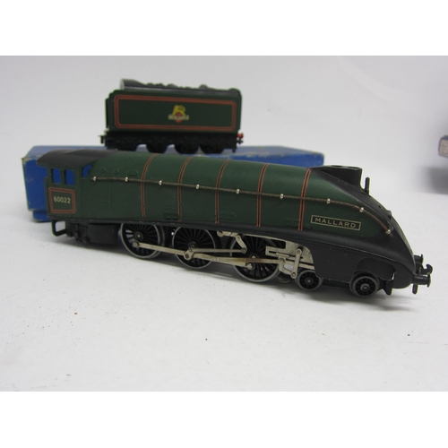 9522 - A boxed Hornby Dublo 00 gauge L11 Mallard 4-6-2 locomotive finished in BR lined green, together with... 