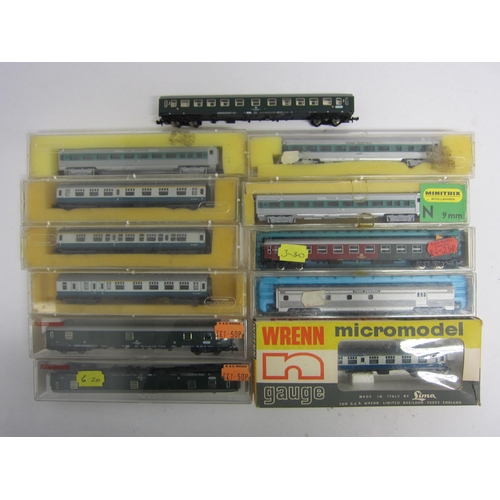 9513 - A collection of boxed/cased N gauge passenger coaches including Wren (Lima) Micromodels 307 BR blue ... 