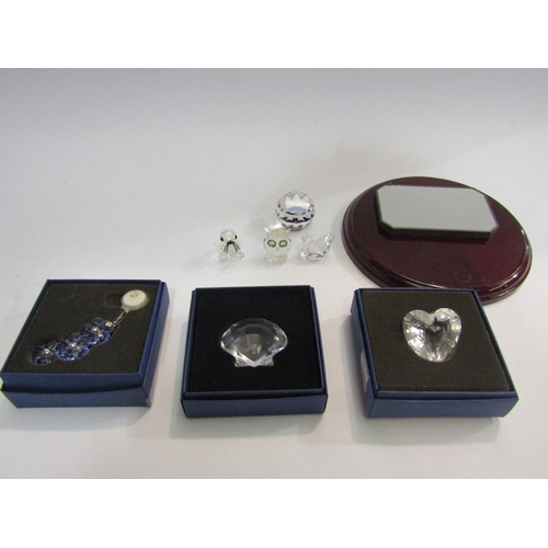 4419 - A collection of Swarovski crystal; seal, balls, owl, etc (8)