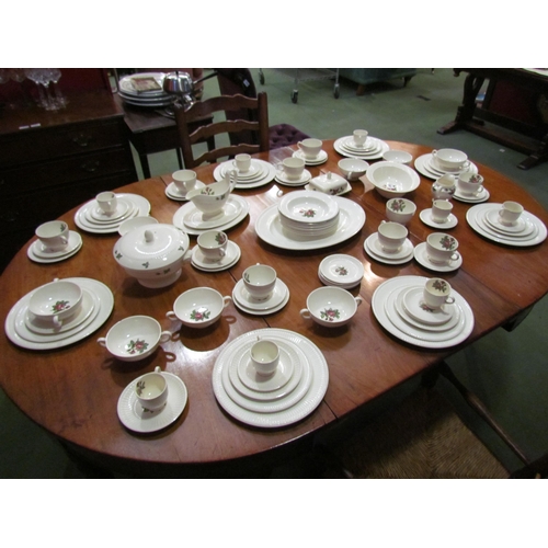 4062 - A quantity of Wedgwood dinner and tea wares 