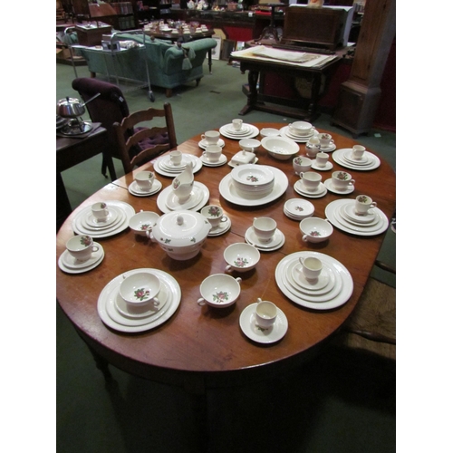 4062 - A quantity of Wedgwood dinner and tea wares 