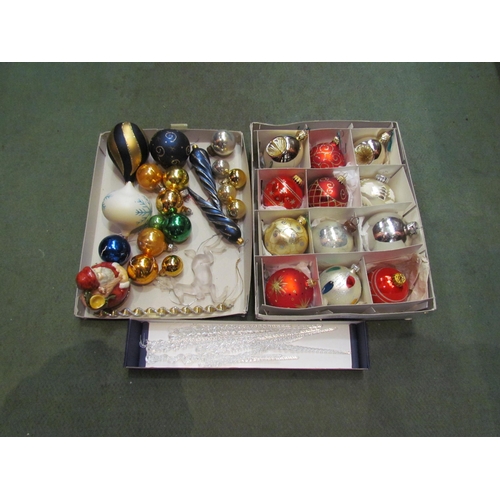 4078 - A selection of Christmas decorations including Villeroy & Boch Santa trinket pot, lead crystal icicl... 