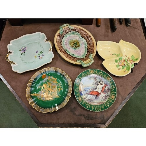 4006 - A Carltonware Chinoiserie plate and leaf dish, Wedgewood dish and two others (5)