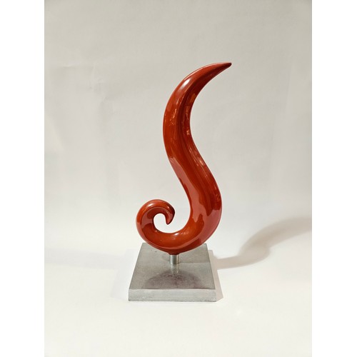 4026 - A painted metal sculpture, 43cm tall   (R) £15