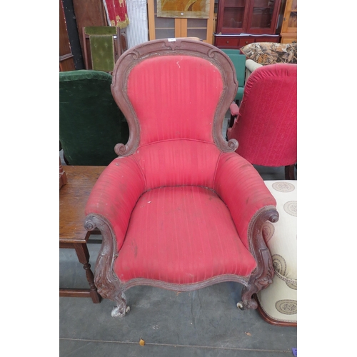 2393 - A Victorian spoon back armchair