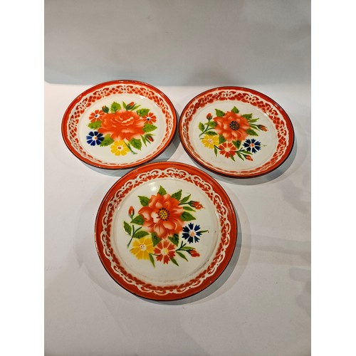 4421 - Five enamel circular trays, rose and flower design Made in Thailand, 31cm diameter