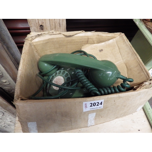 2024 - A Vintage green dial telephone     (R)  £10