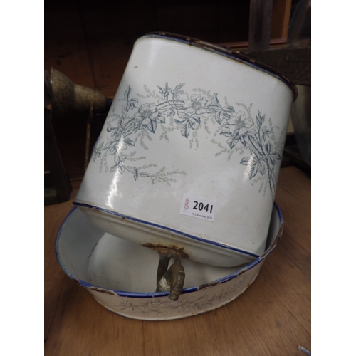 2041 - A French enamel wall mounting water tank and bowl