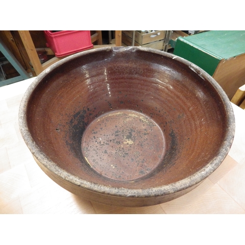 2047 - A Victorian glazed stoneware dairy bowl