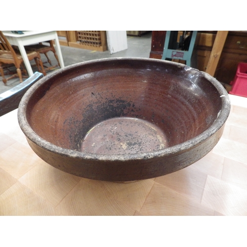 2047 - A Victorian glazed stoneware dairy bowl