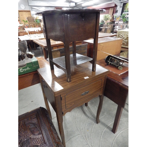 2153 - A 1950's sewing machine and an oak sewing box