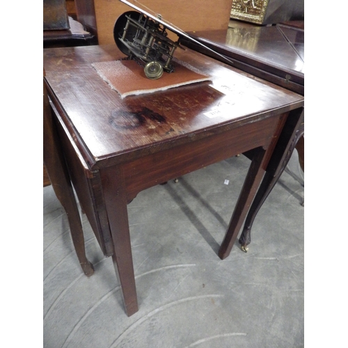 2154 - A George III Mahogany pembroke table on chamfered square legs