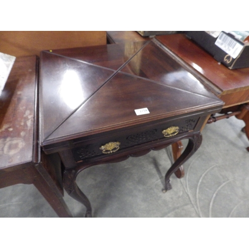 2156 - An Edwardian mahogany envelope card table