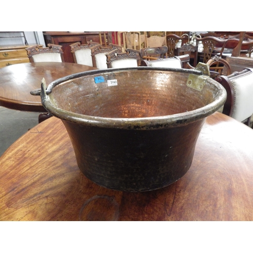 2163 - A large French hammered copper cauldron pot, iron handle