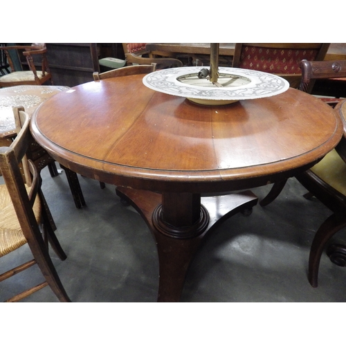 2168 - A Victorian mahogany circular top table on carved legs on tripod base with bun feet