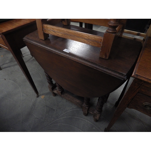 2189 - A 1930's oak barleytwist gateleg table