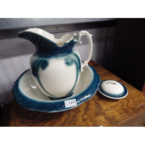 2212 - A blue and white ceramic bowl and jug set