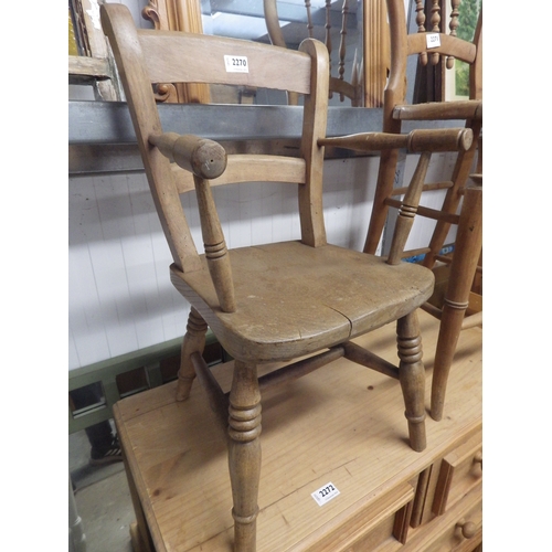 2270 - A Victorian elm seated child's chair   (R)  £25