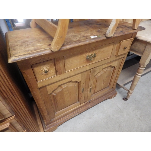 2273 - A rustic pine side cupboard