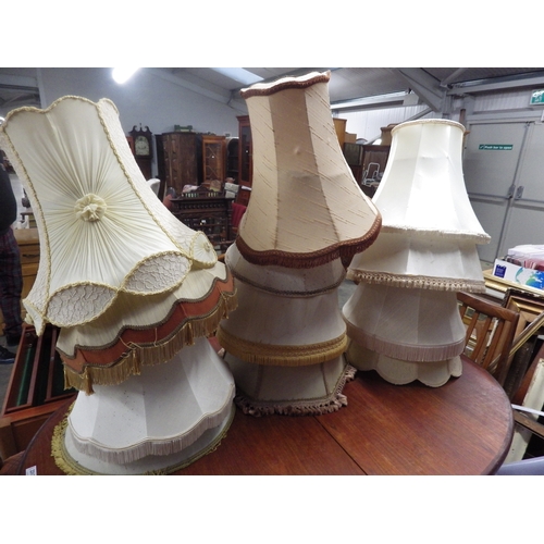 2313 - A quantity of vintage lamp shades