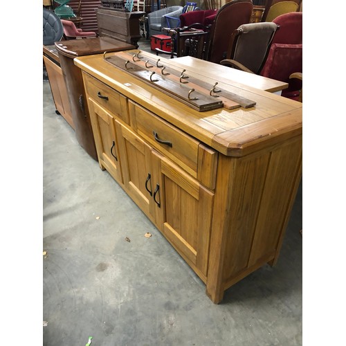 2409 - A modern osk sideboard