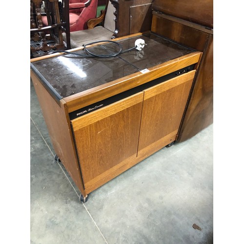 2413 - A Phillips hostess trolley    (R)