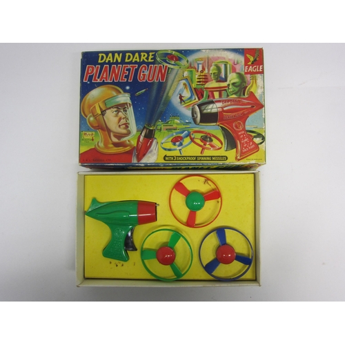 9075 - A Merit (J&L Randall Ltd)  Eagle Dan Dare Planet Gun in pictorial lidded card box