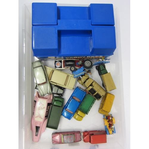 9247 - A Matchbox plastic carry case and assorted loose diecast vehicles including Corgi and Dinky