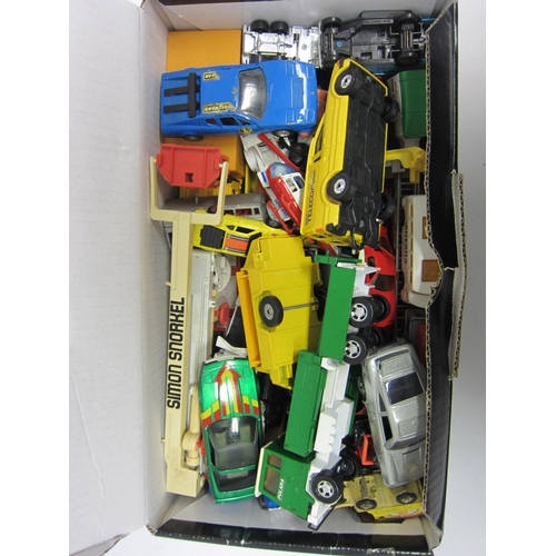 9249 - A box of assorted loose diecast vehicles including Matchbox, Corgi, plastic Tonka Shock wave car etc