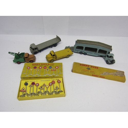 9263 - A boxed Dinky 771 International Road signs set and 994 loading ramp together with four unboxed Dinky... 