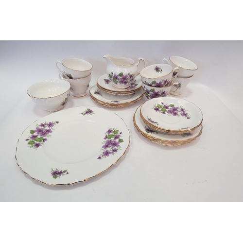 1352 - A Royal Vale bone china tea set